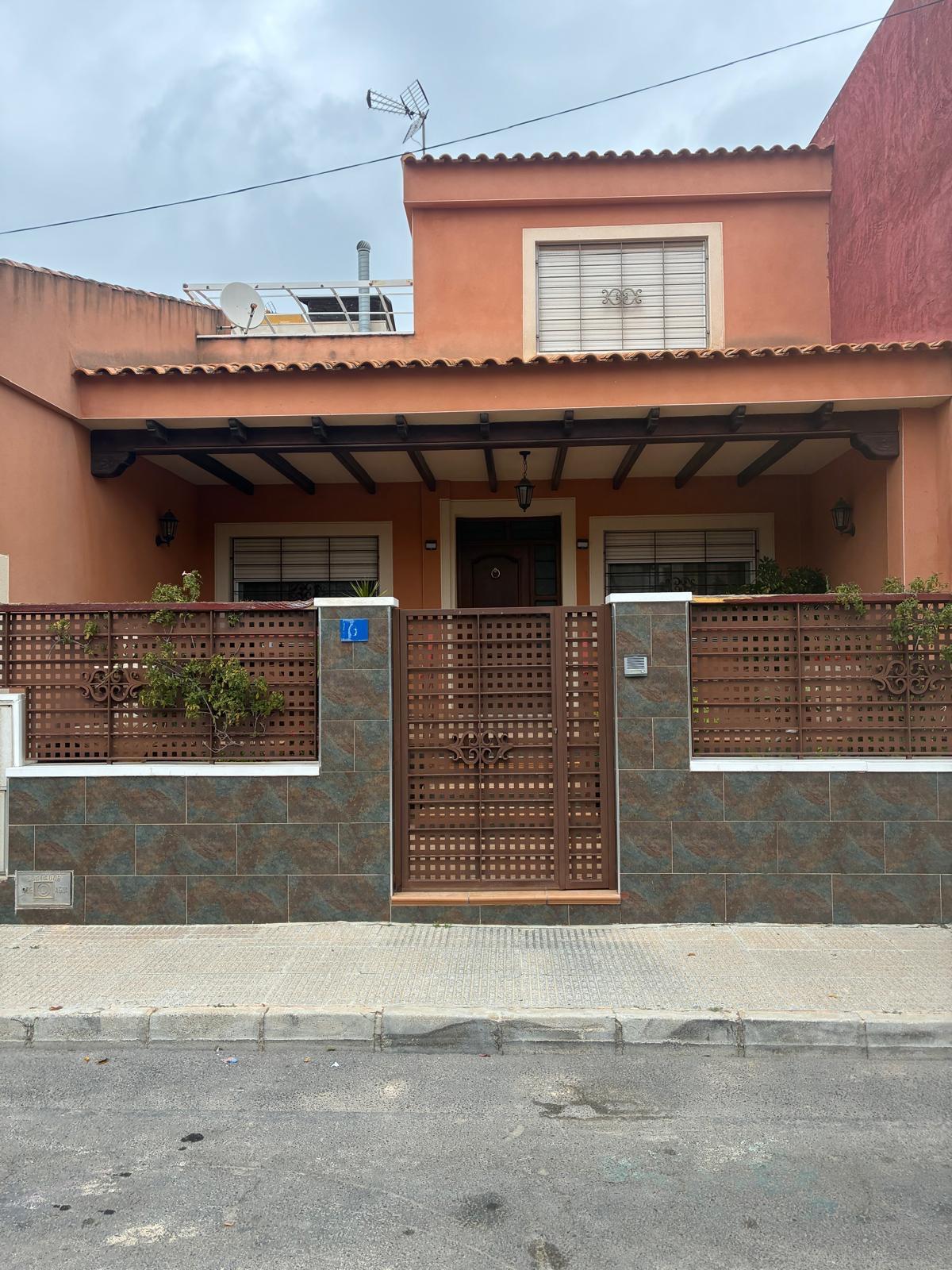 3-Bedroom House in Pueblo 3, Algorfa - Image 1