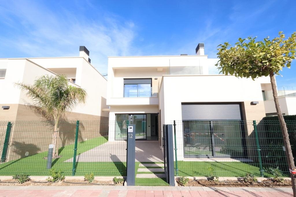 3-Bedroom Villa in Dolores de Pacheco-Santa Rosalía, Los Alcázares - Image 1