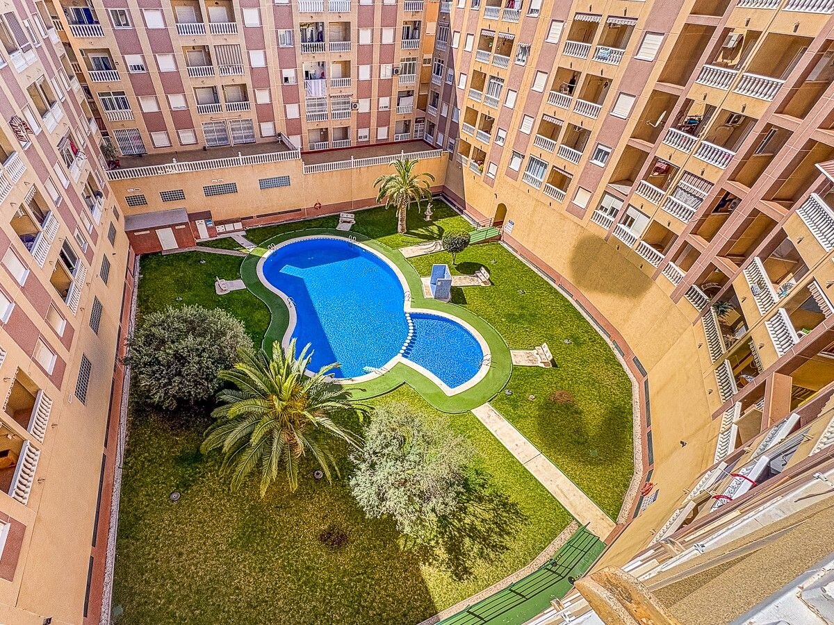 2-Bedroom Apartment in Centro, Torrevieja - Image 1