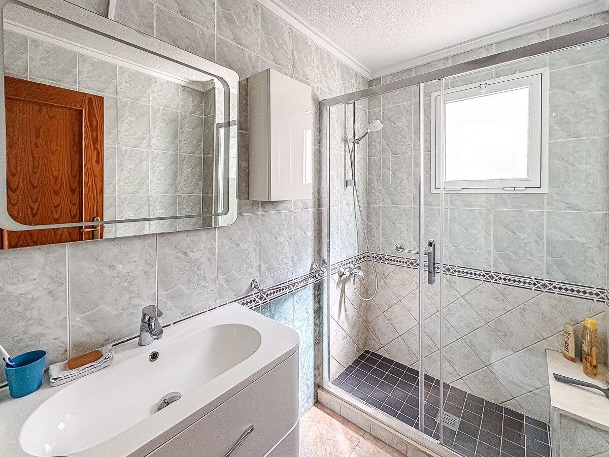 2-Bedroom Apartment in Centro, Torrevieja - Image 15