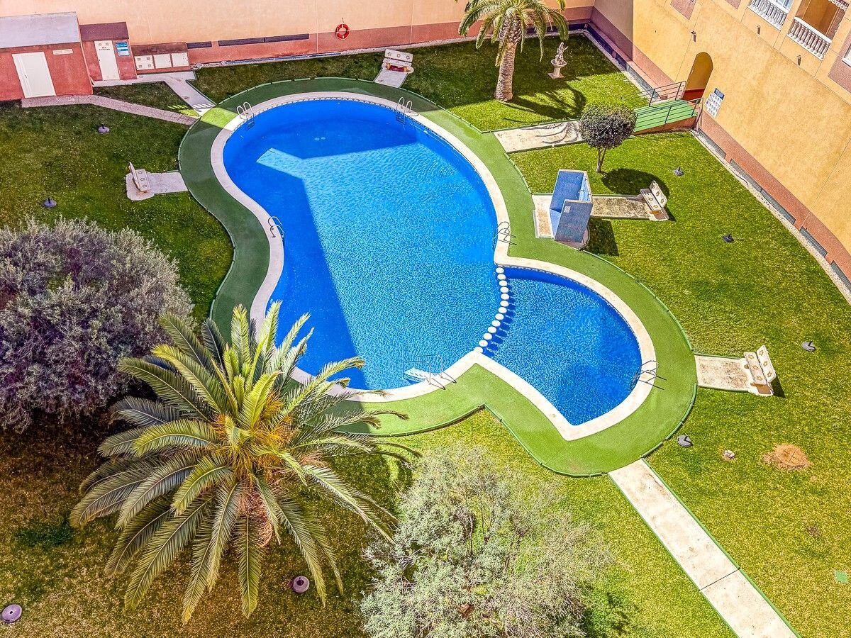 2-Bedroom Apartment in Centro, Torrevieja - Image 3
