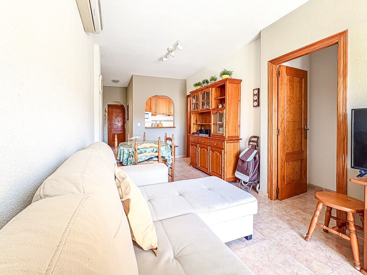 2-Bedroom Apartment in Centro, Torrevieja - Image 4
