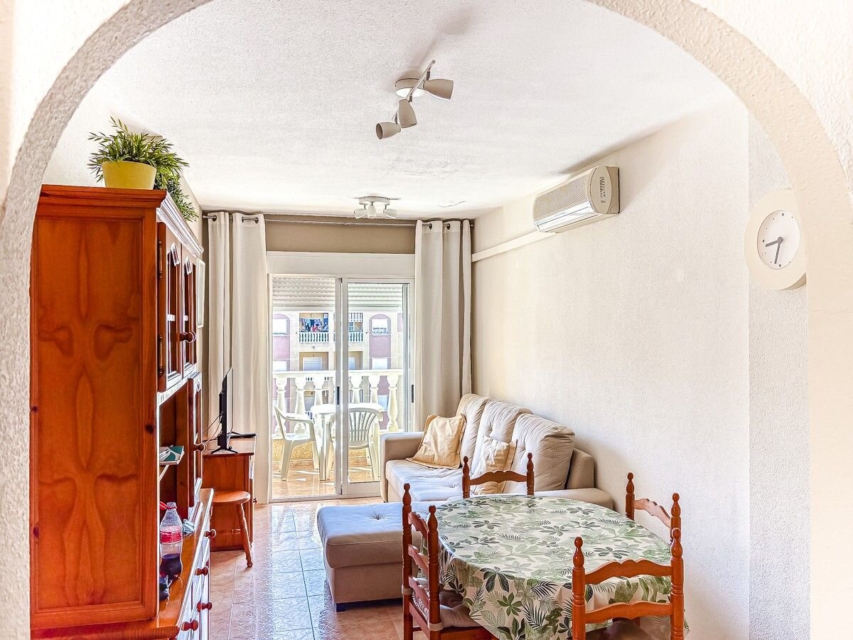 2-Bedroom Apartment in Centro, Torrevieja - Image 5