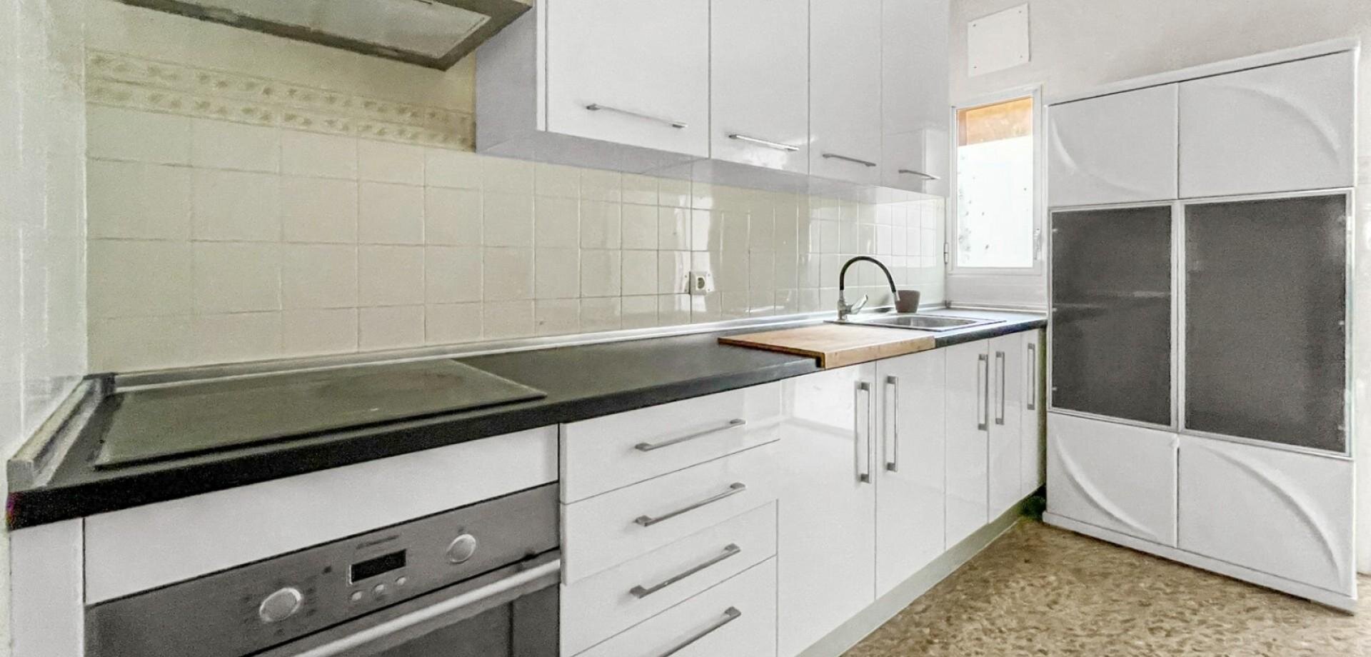 4-Bedroom Apartment in Pueblo, Guardamar del Segura - Image 1
