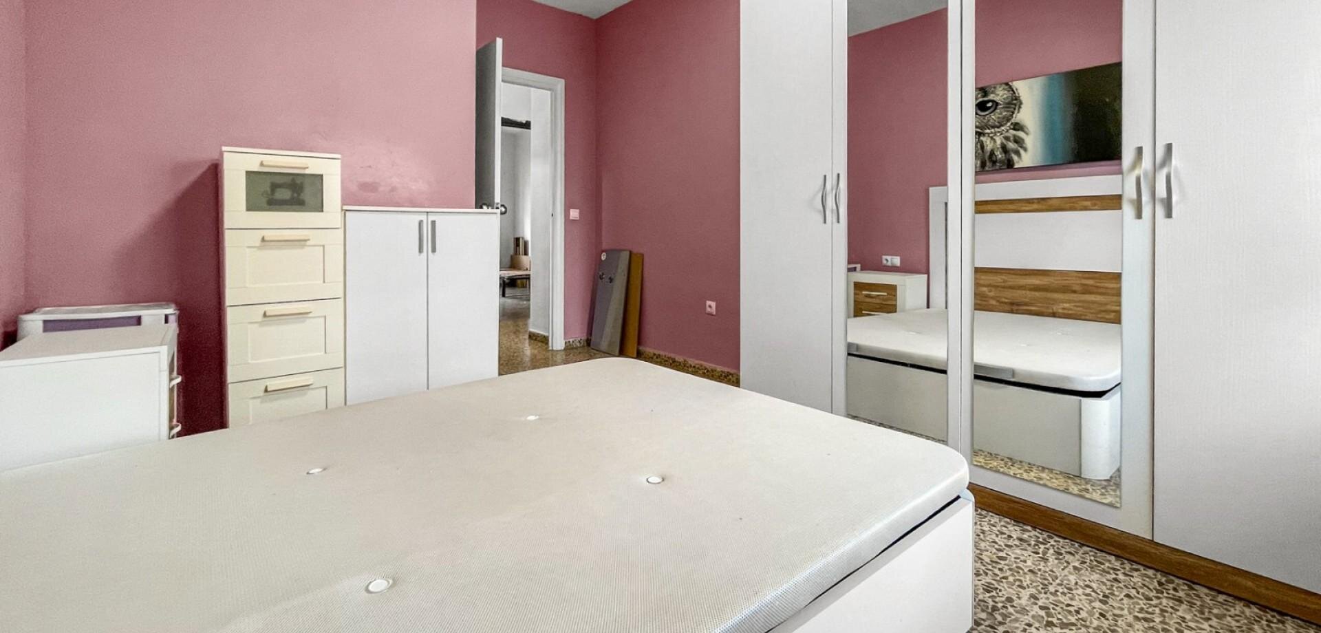 4-Bedroom Apartment in Pueblo, Guardamar del Segura - Image 10