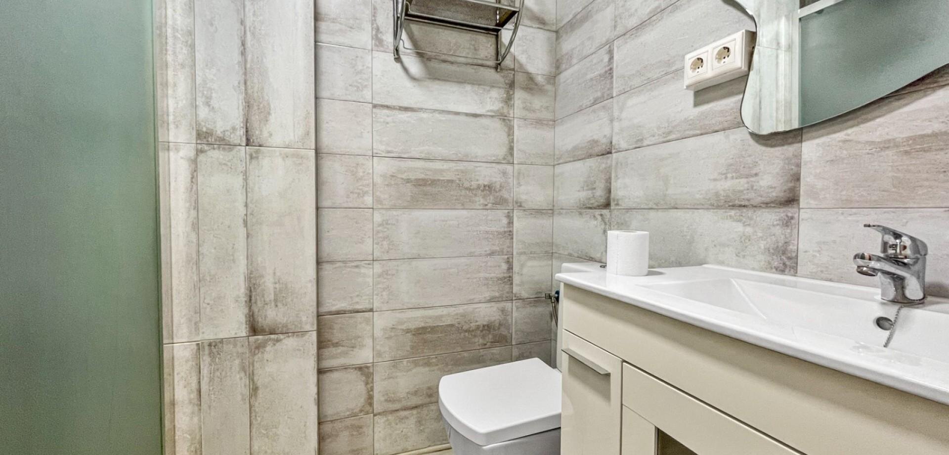 4-Bedroom Apartment in Pueblo, Guardamar del Segura - Image 13
