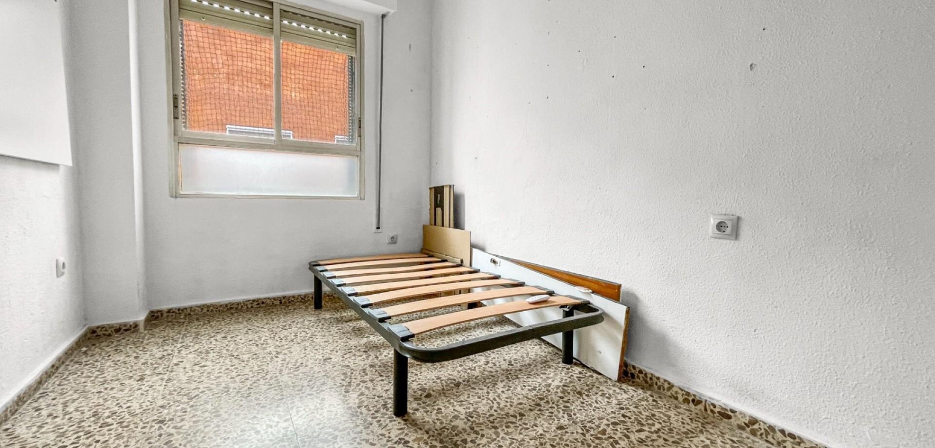 4-Bedroom Apartment in Pueblo, Guardamar del Segura - Image 14