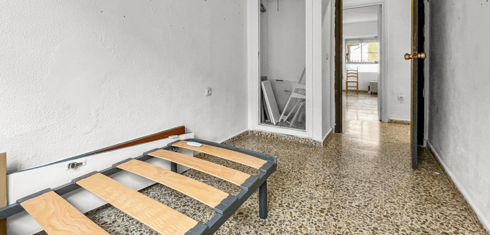 4-Bedroom Apartment in Pueblo, Guardamar del Segura - Image 15