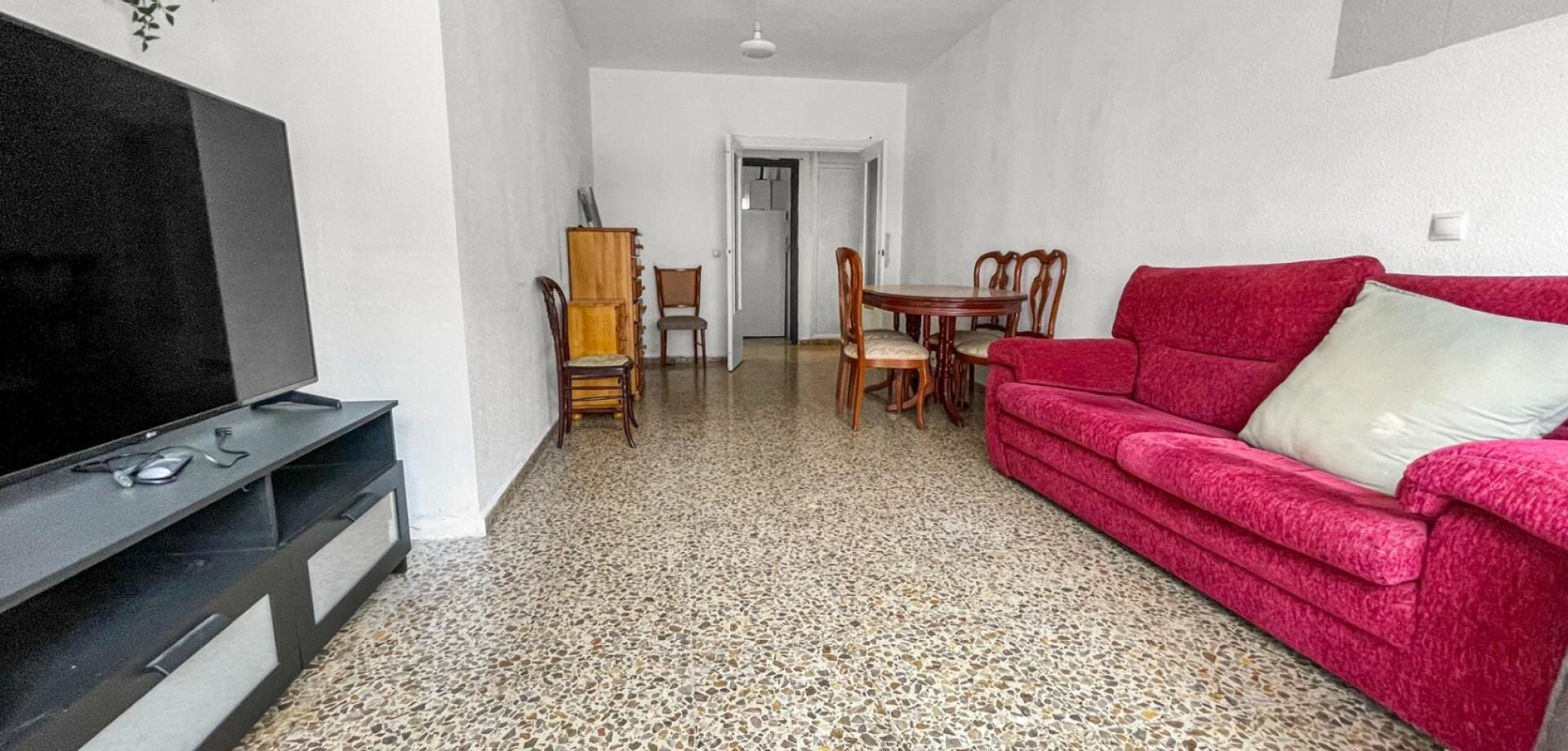 4-Bedroom Apartment in Pueblo, Guardamar del Segura - Image 2