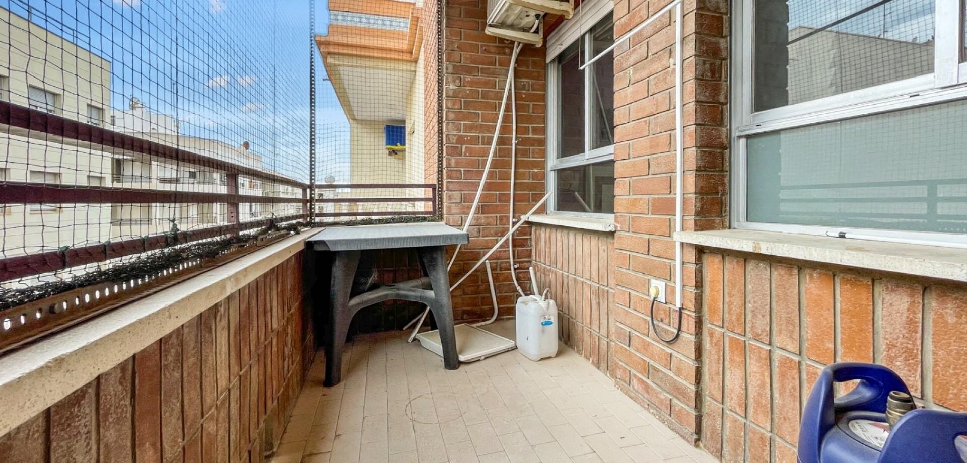 4-Bedroom Apartment in Pueblo, Guardamar del Segura - Image 4