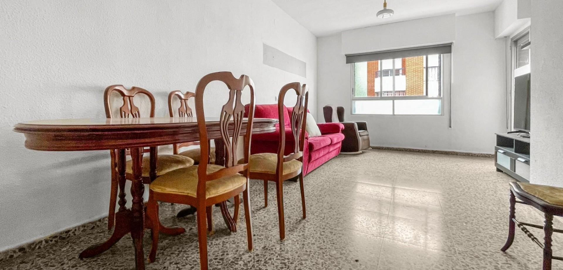 4-Bedroom Apartment in Pueblo, Guardamar del Segura - Image 5