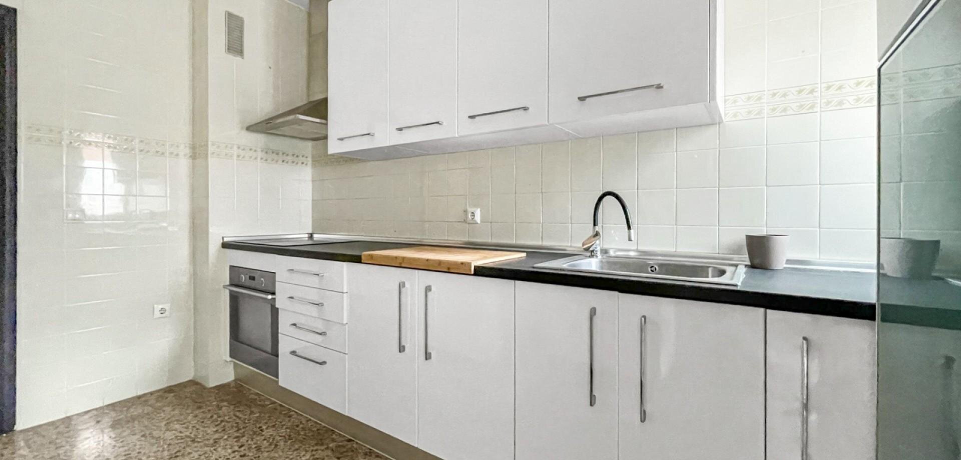 4-Bedroom Apartment in Pueblo, Guardamar del Segura - Image 6