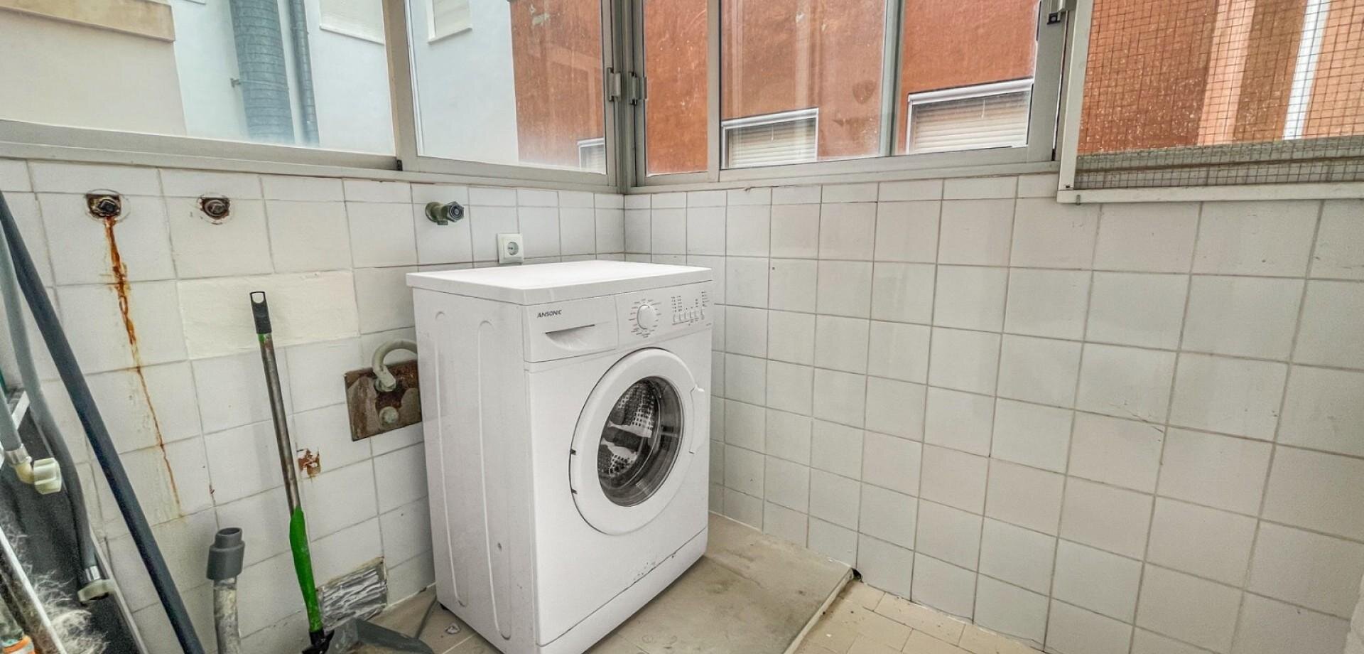4-Bedroom Apartment in Pueblo, Guardamar del Segura - Image 7