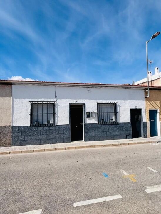4-Bedroom House in Pueblo 9, San Miguel de Salinas - Image 1