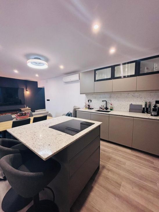 4-Bedroom House in San Miguel de Salinas - Image 10