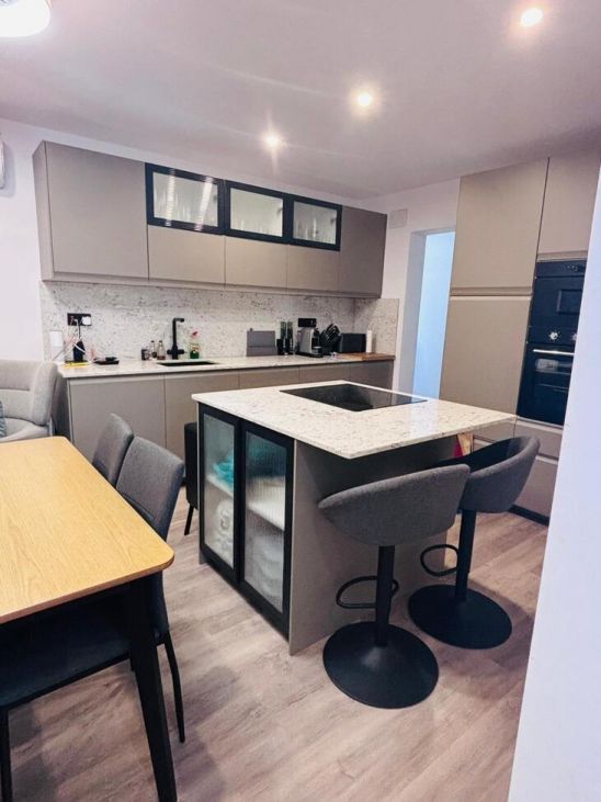 4-Bedroom House in San Miguel de Salinas - Image 11