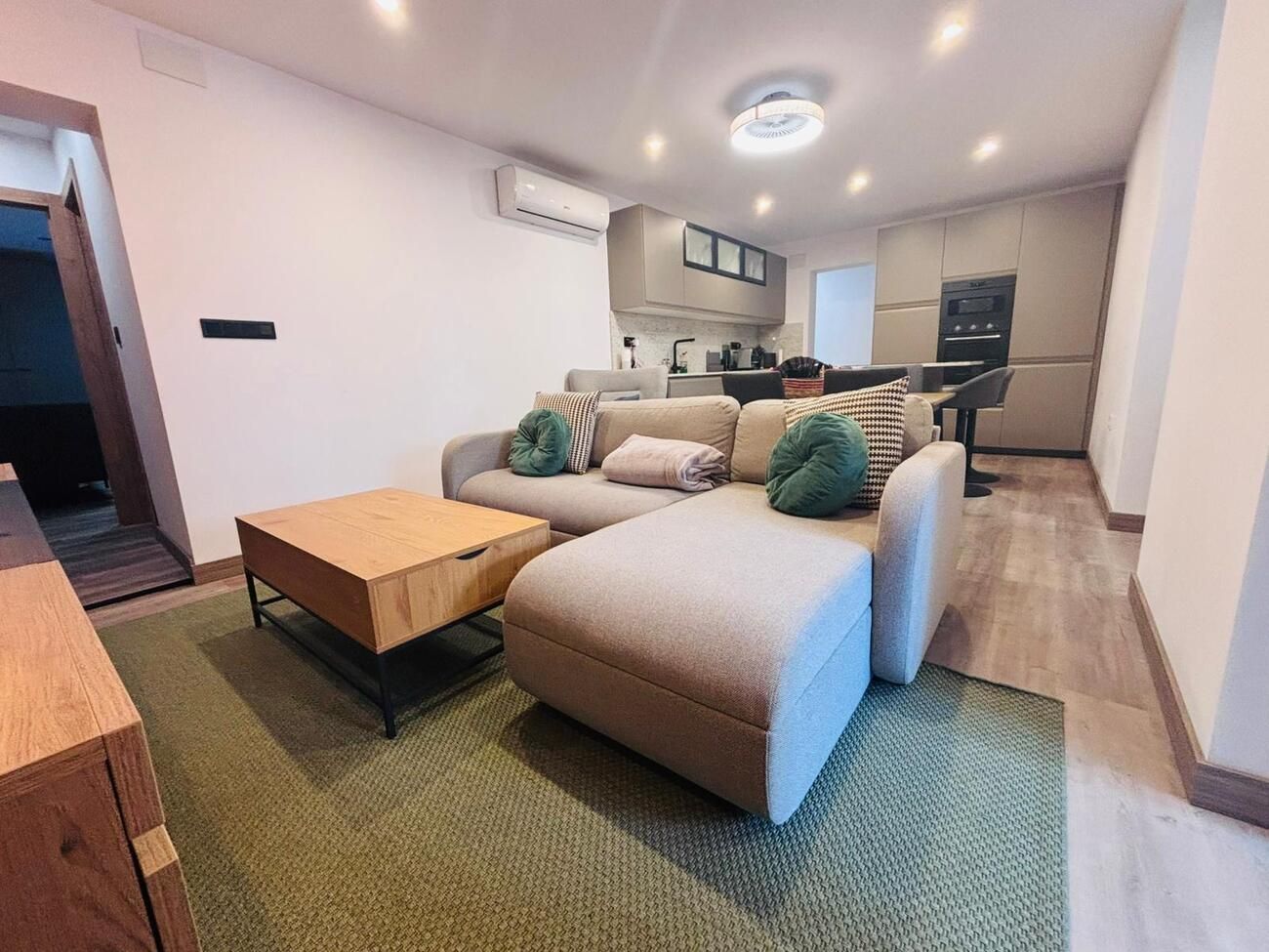 4-Bedroom House in San Miguel de Salinas - Image 14