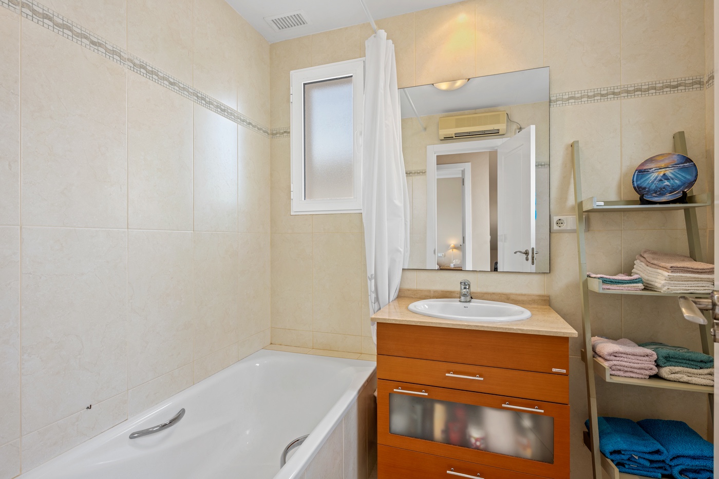3-Bedroom Apartment in San Cayetano, Torre - Pacheco - Image 13