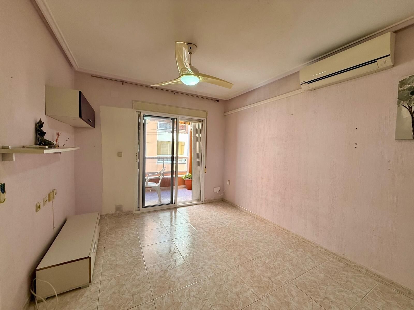 2-Bedroom Apartment in Estacion de Autobuses, Torrevieja - Image 14