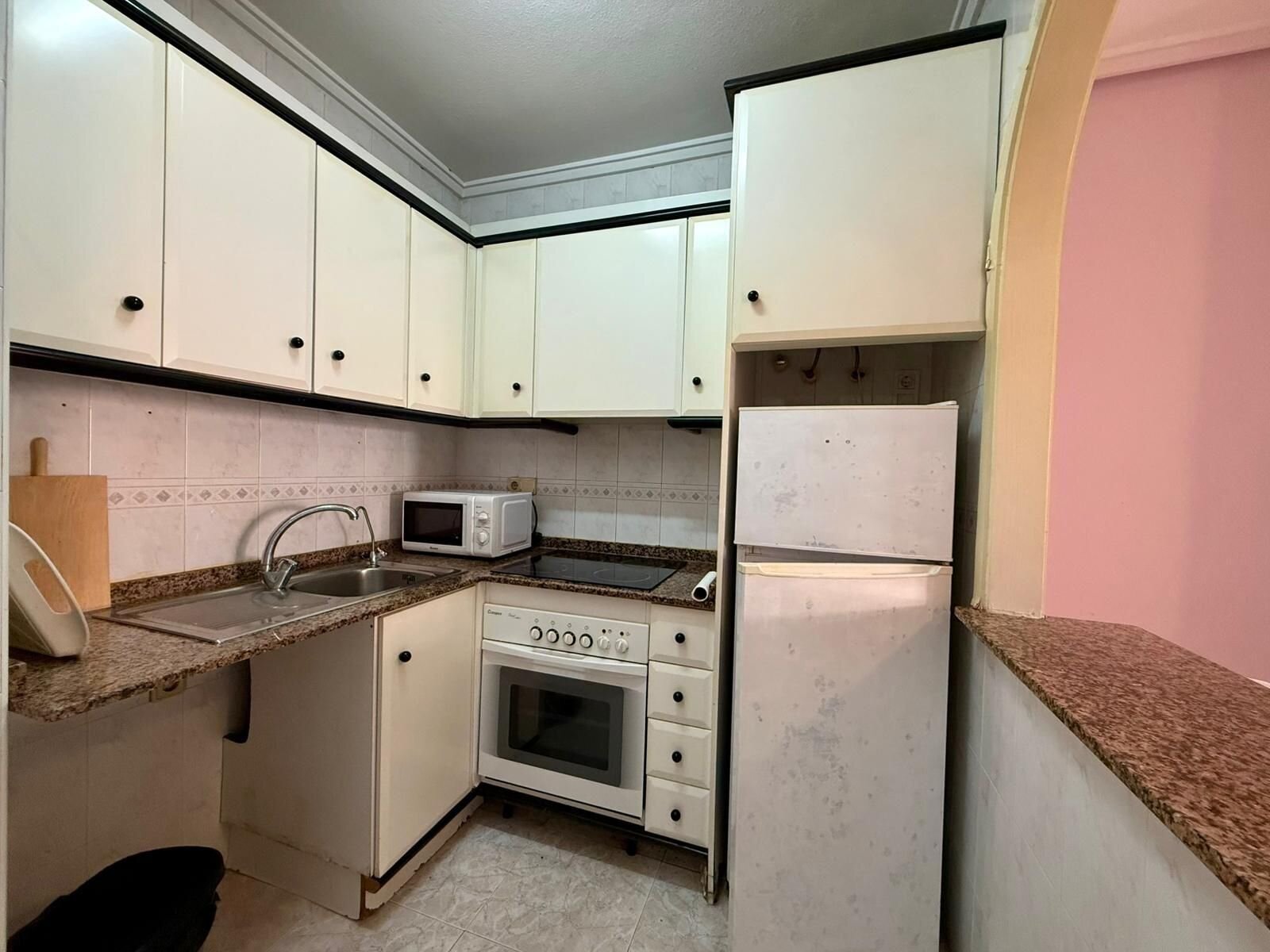 2-Bedroom Apartment in Estacion de Autobuses, Torrevieja - Image 16