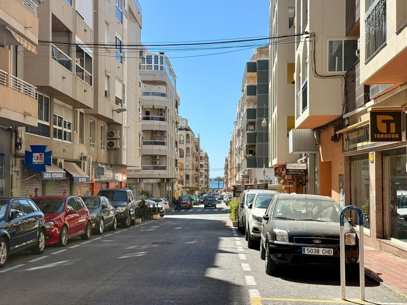 2-Bedroom Apartment in Estacion de Autobuses, Torrevieja - Image 2