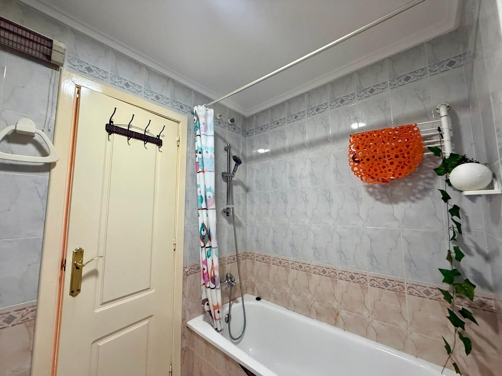 2-Bedroom Apartment in Estacion de Autobuses, Torrevieja - Image 25
