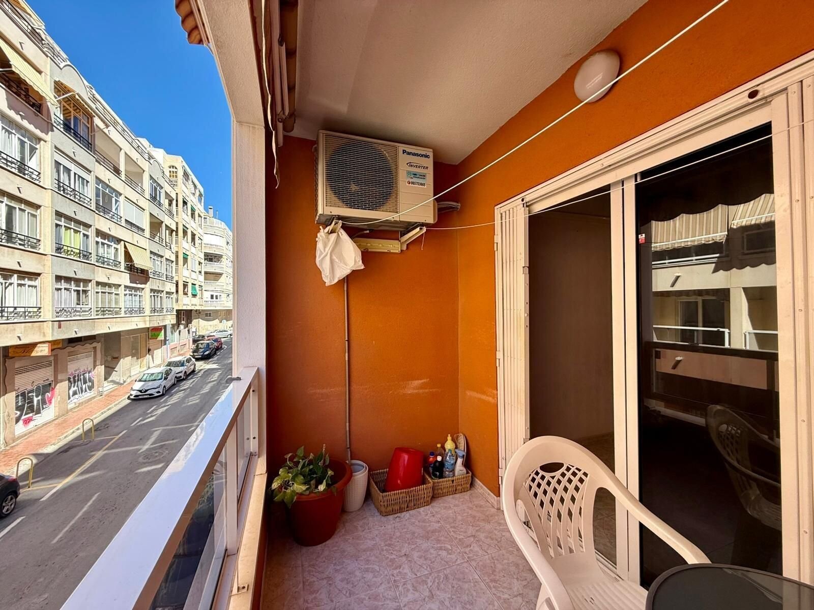 2-Bedroom Apartment in Estacion de Autobuses, Torrevieja - Image 9