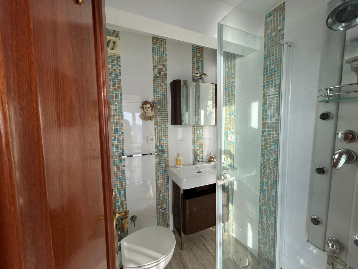 3-Bedroom Middle Floor Apartment in  Benidorm | Sunny Cas... - Image 18