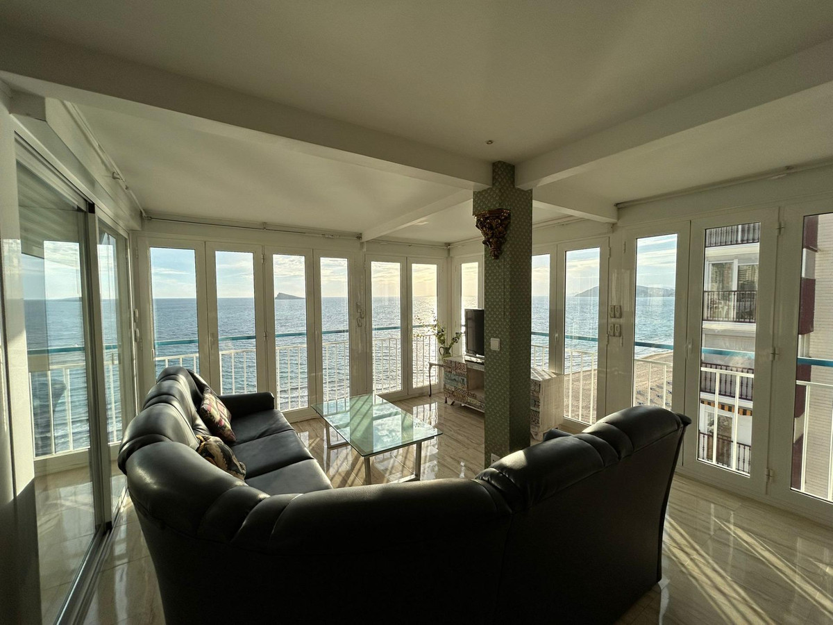 3-Bedroom Middle Floor Apartment in  Benidorm | Sunny Cas... - Image 2