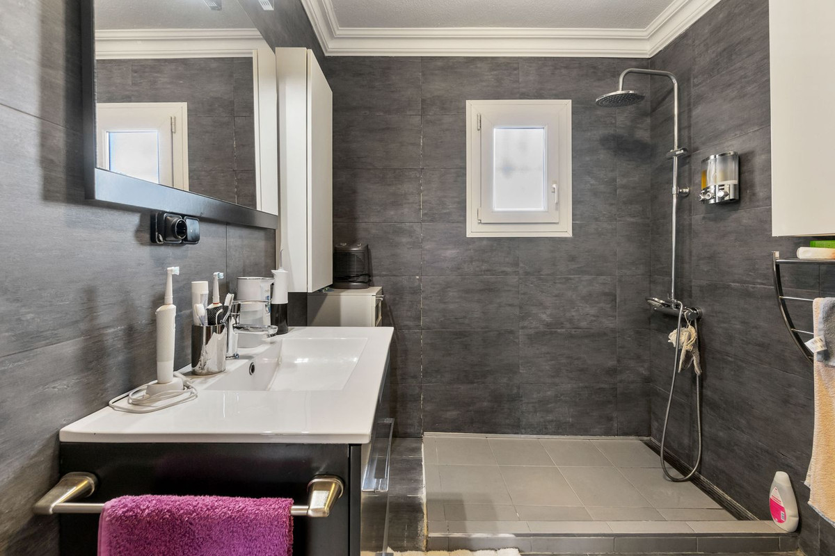 3-Bedroom Townhouse in  Torrevieja | Sunny Casas - Costa ... - Image 12