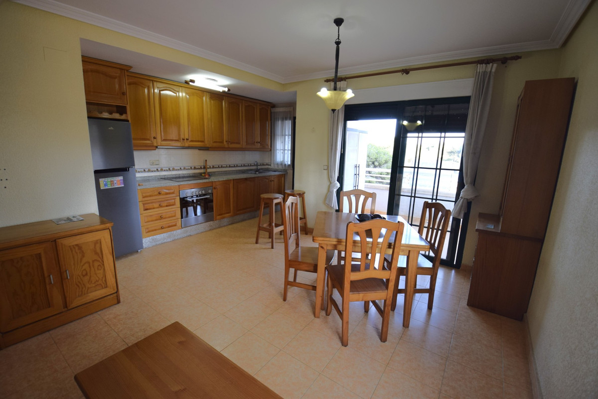3-Bedroom Ground Floor Apartment in Guardamar del Segura... - Image 1