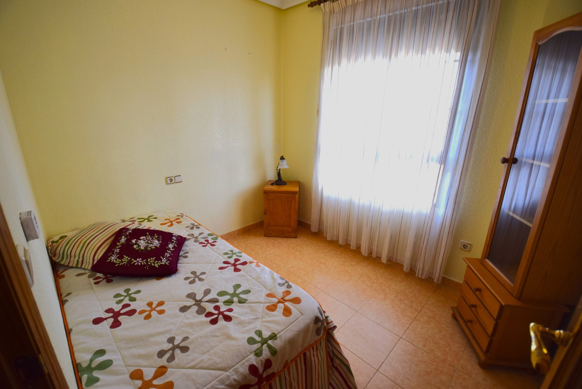 3-Bedroom Ground Floor Apartment in Guardamar del Segura... - Image 11