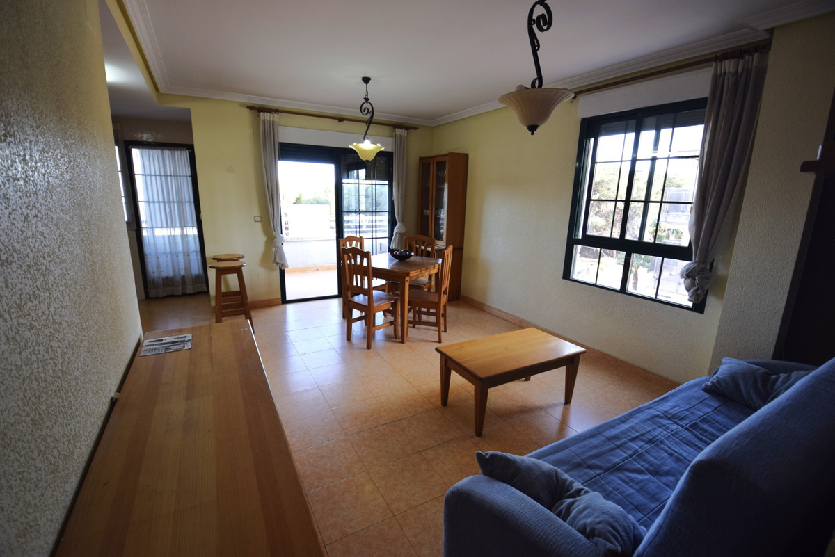 3-Bedroom Ground Floor Apartment in Guardamar del Segura... - Image 2