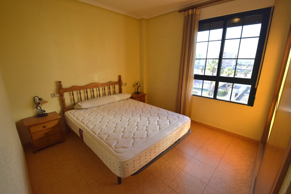 3-Bedroom Ground Floor Apartment in Guardamar del Segura... - Image 9