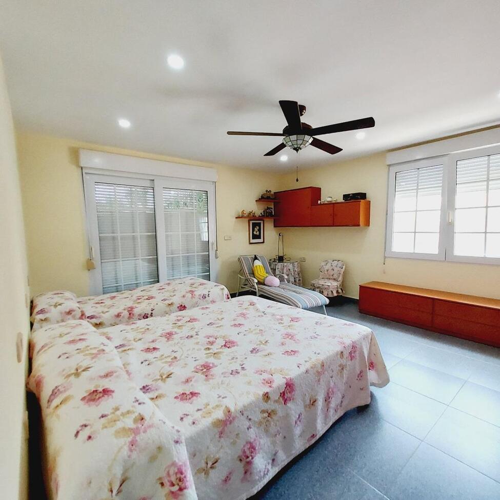 7-Bedroom Villa in Lomas de Cabo Roig, Orihuela Costa - Image 41