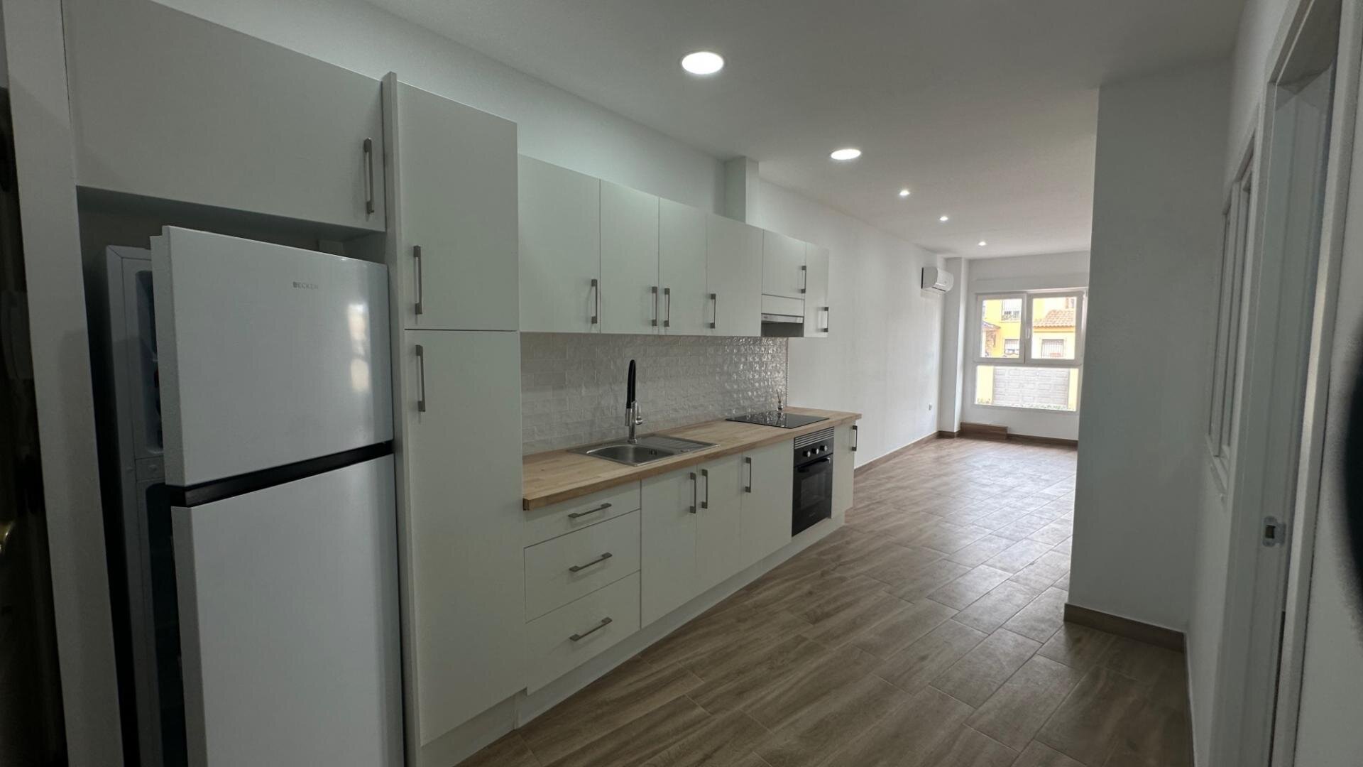 1-Bedroom Apartment in Centro, Torrevieja - Image 1