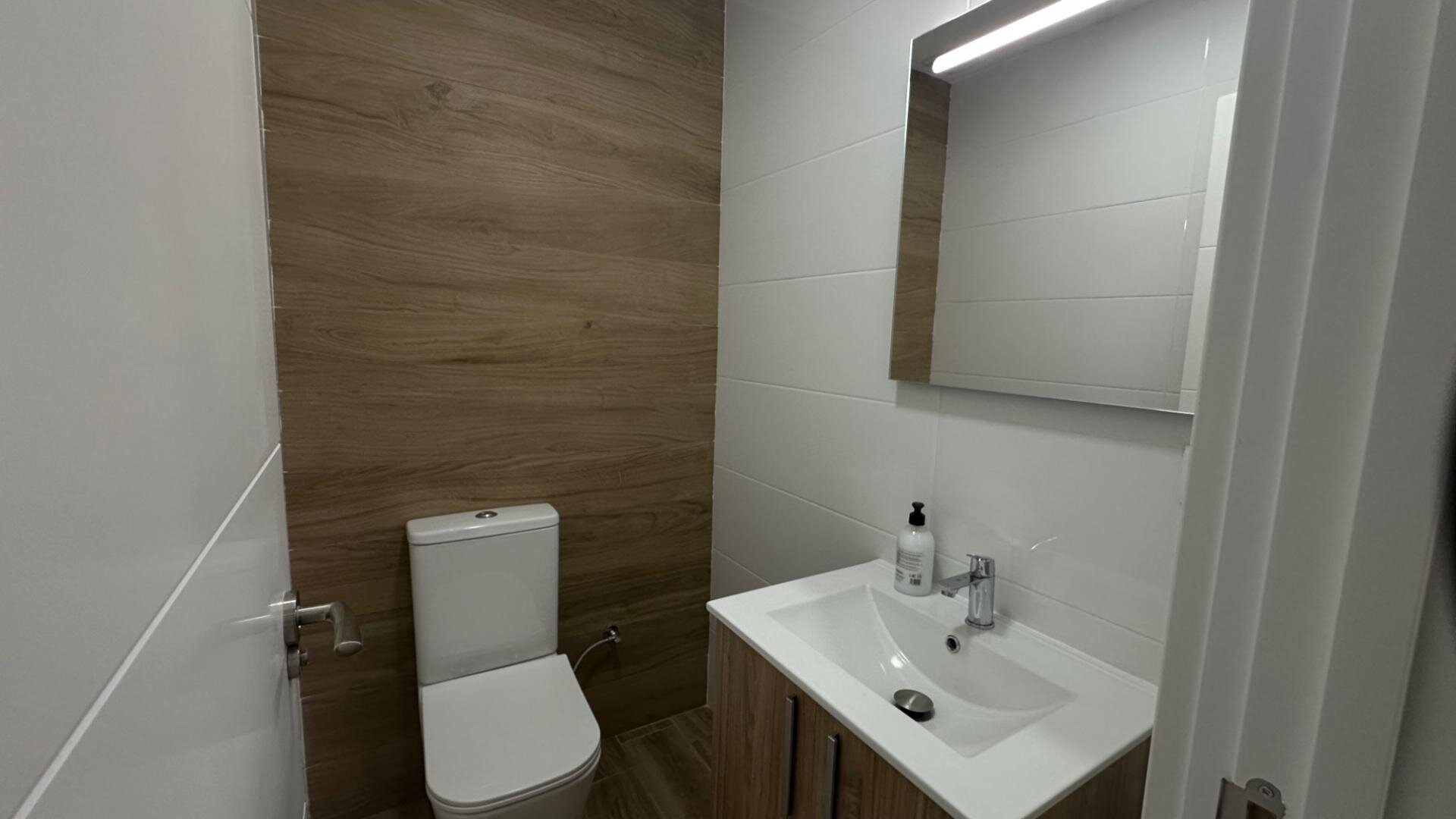 1-Bedroom Apartment in Centro, Torrevieja - Image 10
