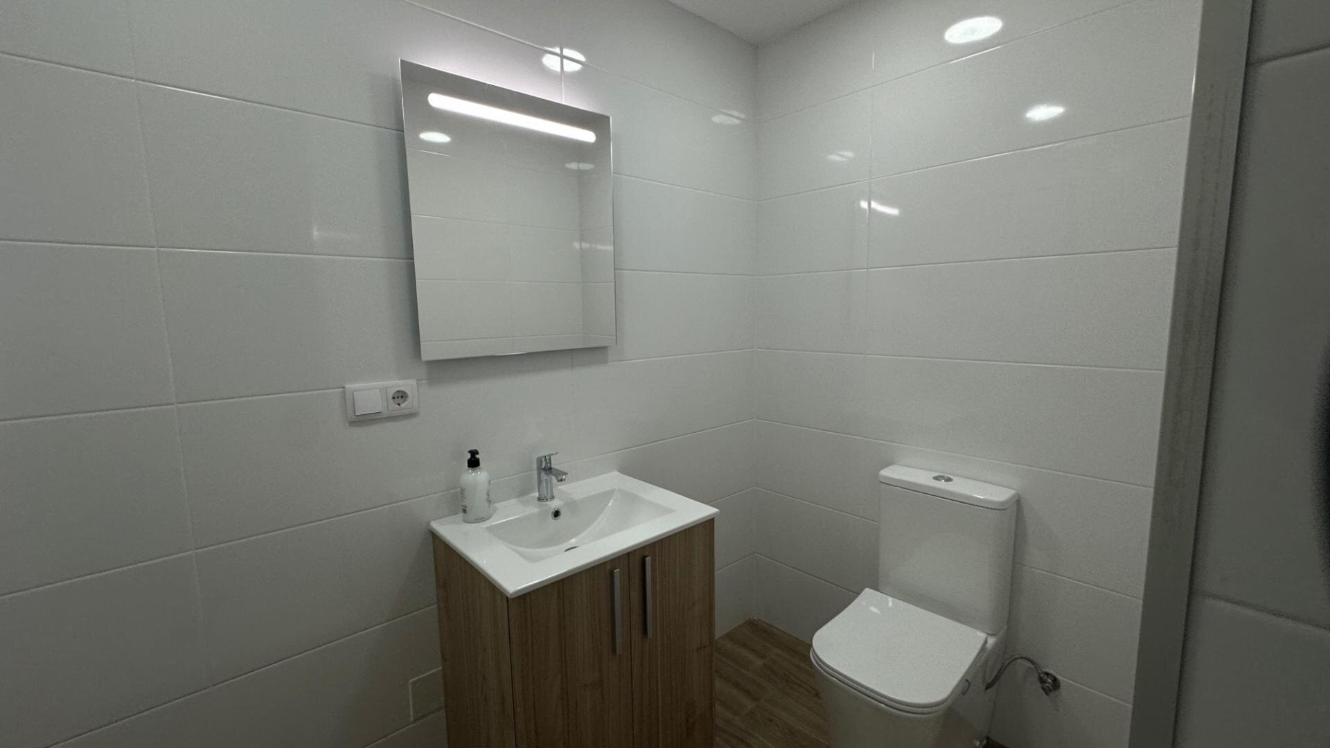 1-Bedroom Apartment in Centro, Torrevieja - Image 11