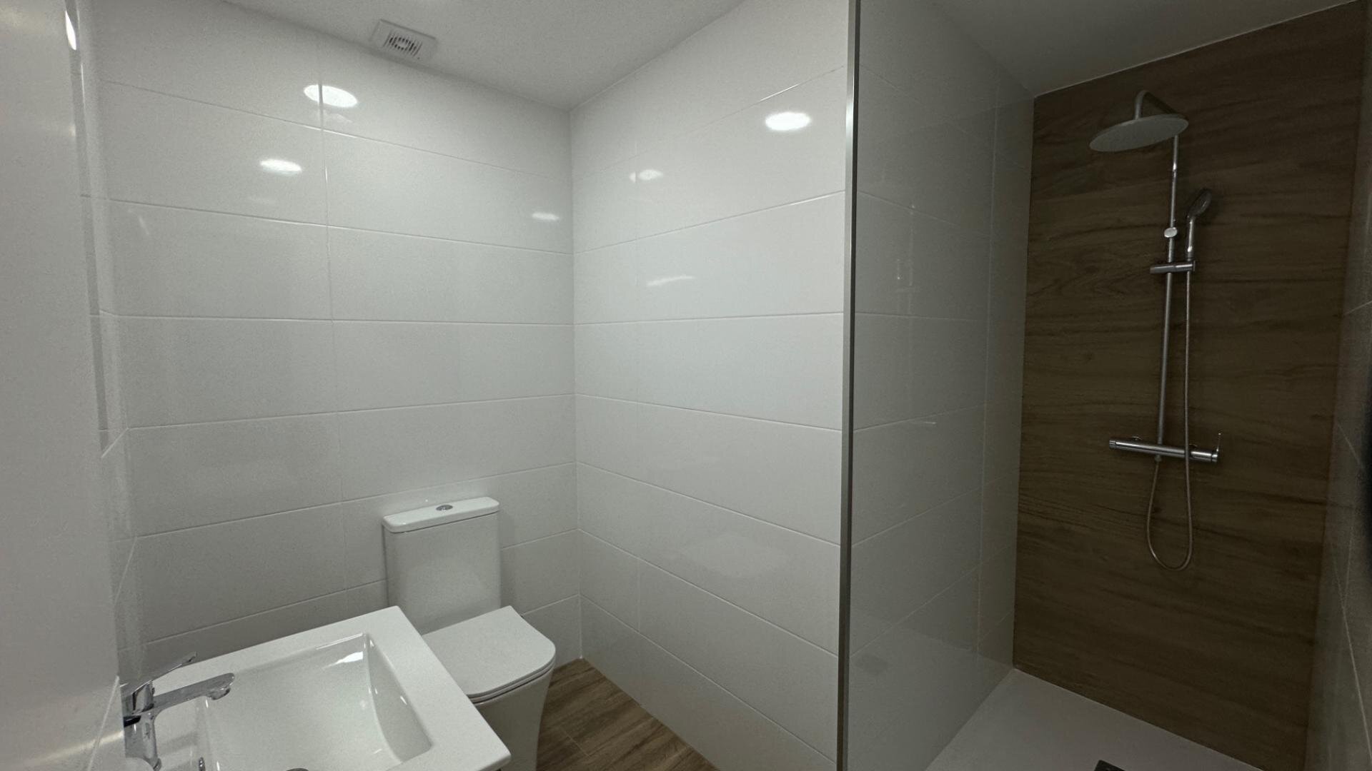1-Bedroom Apartment in Centro, Torrevieja - Image 12