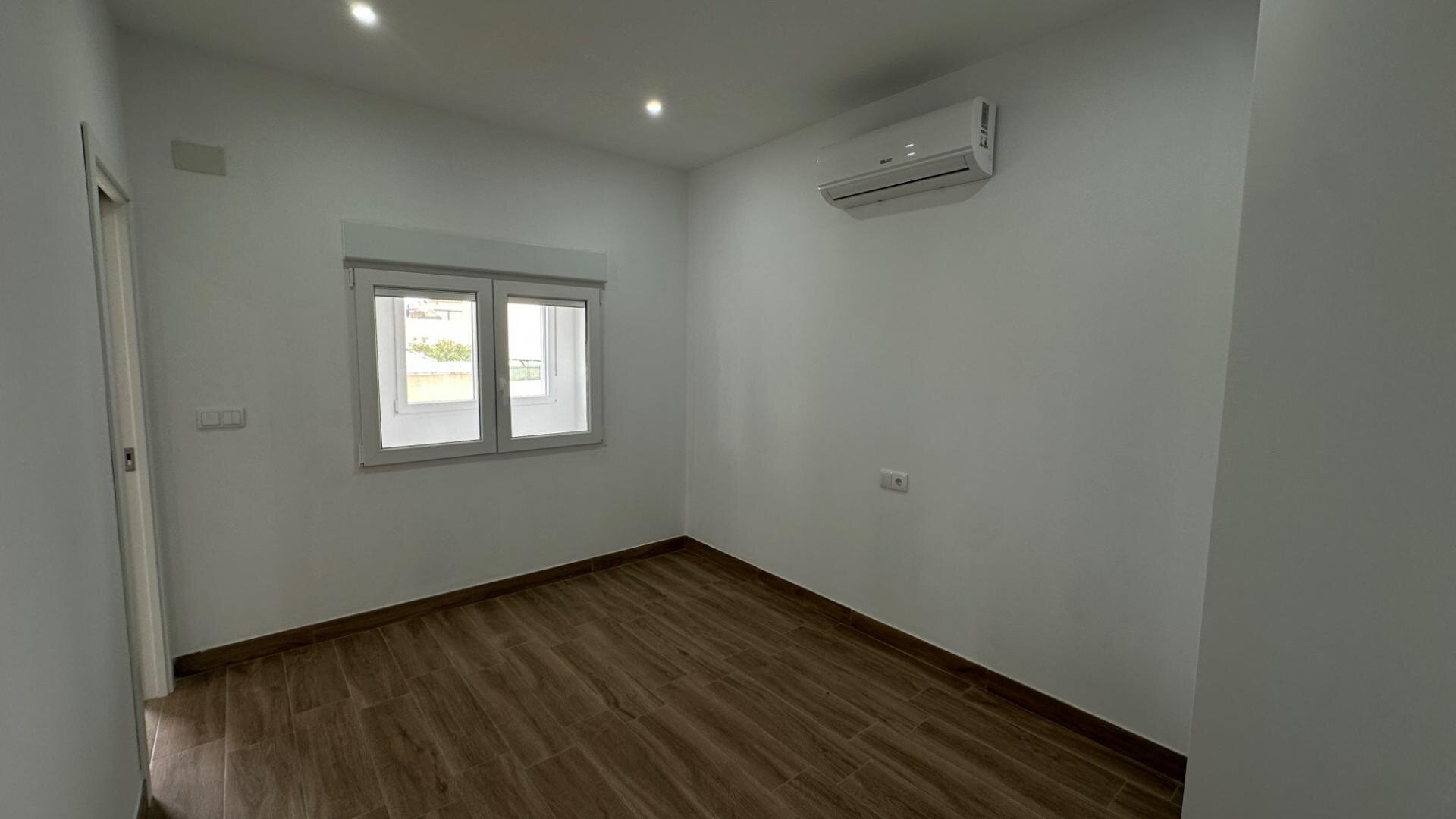 1-Bedroom Apartment in Centro, Torrevieja - Image 13