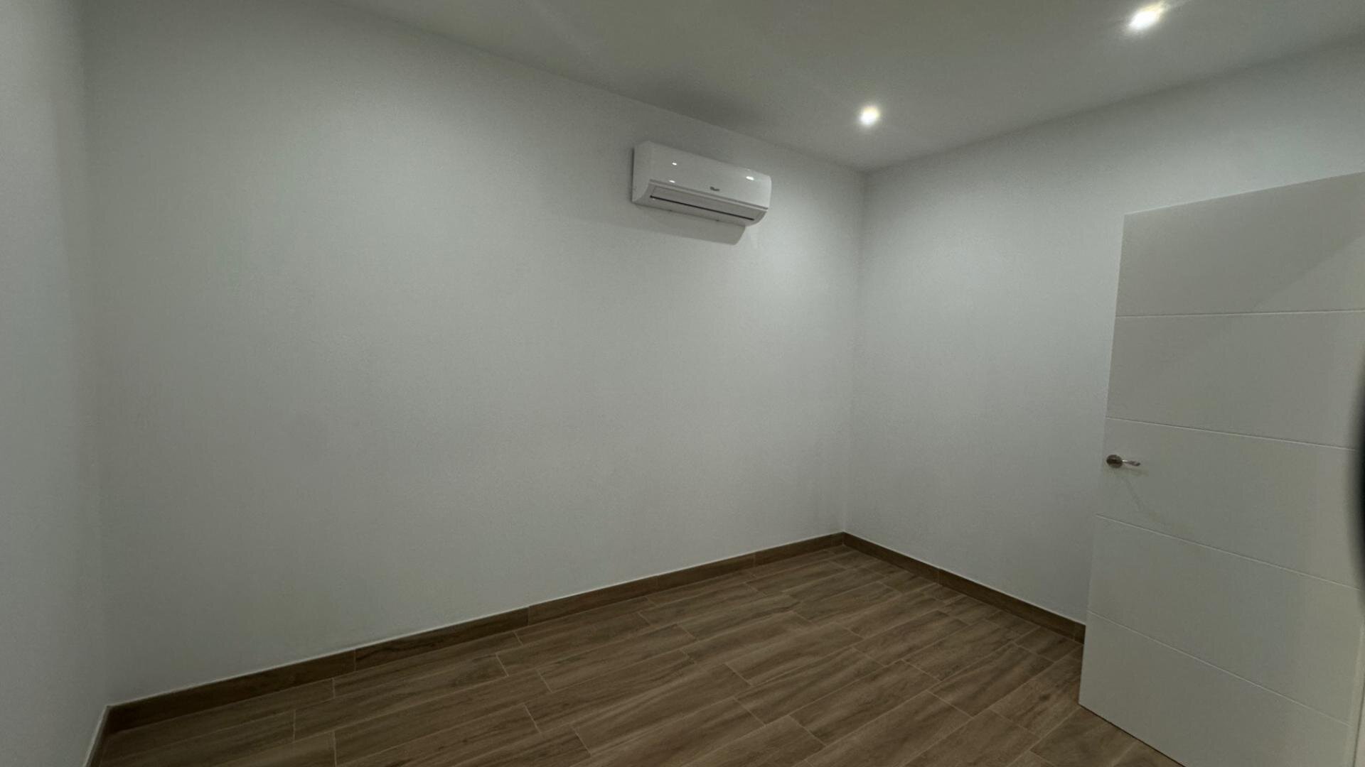 1-Bedroom Apartment in Centro, Torrevieja - Image 14