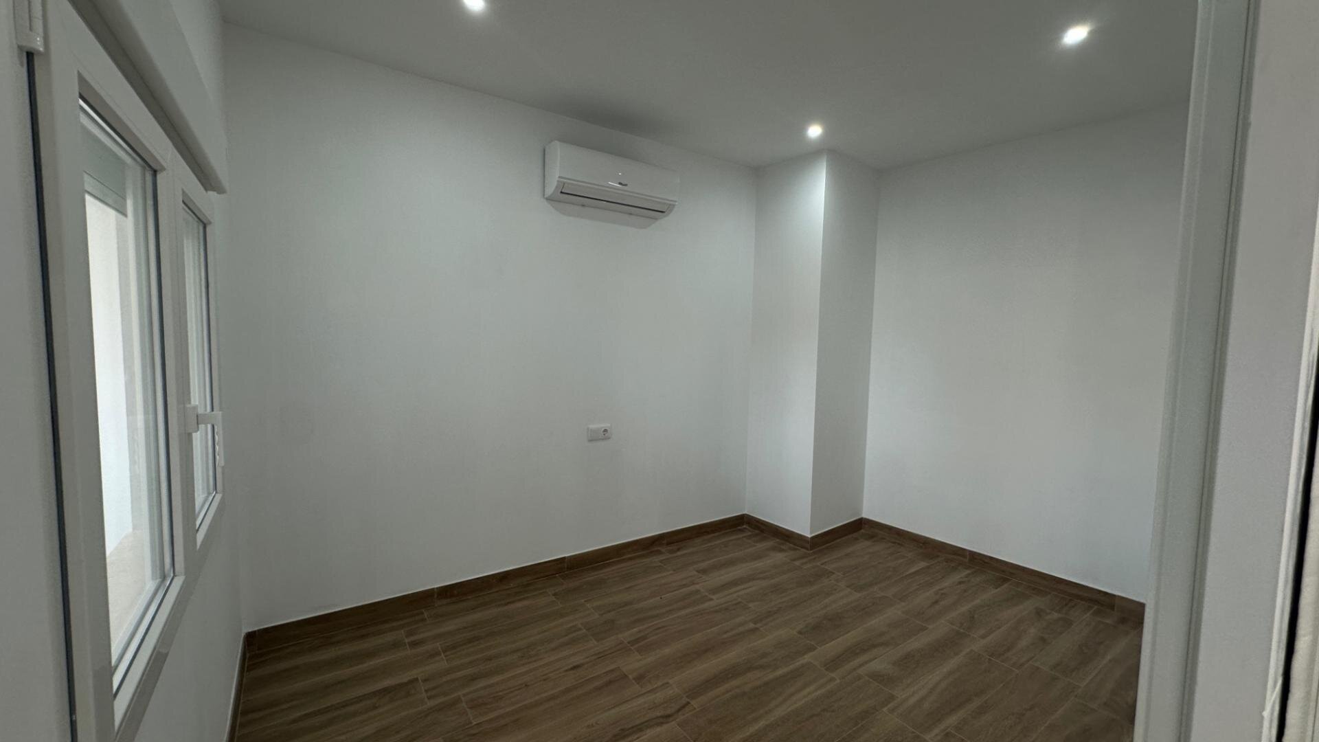 1-Bedroom Apartment in Centro, Torrevieja - Image 15