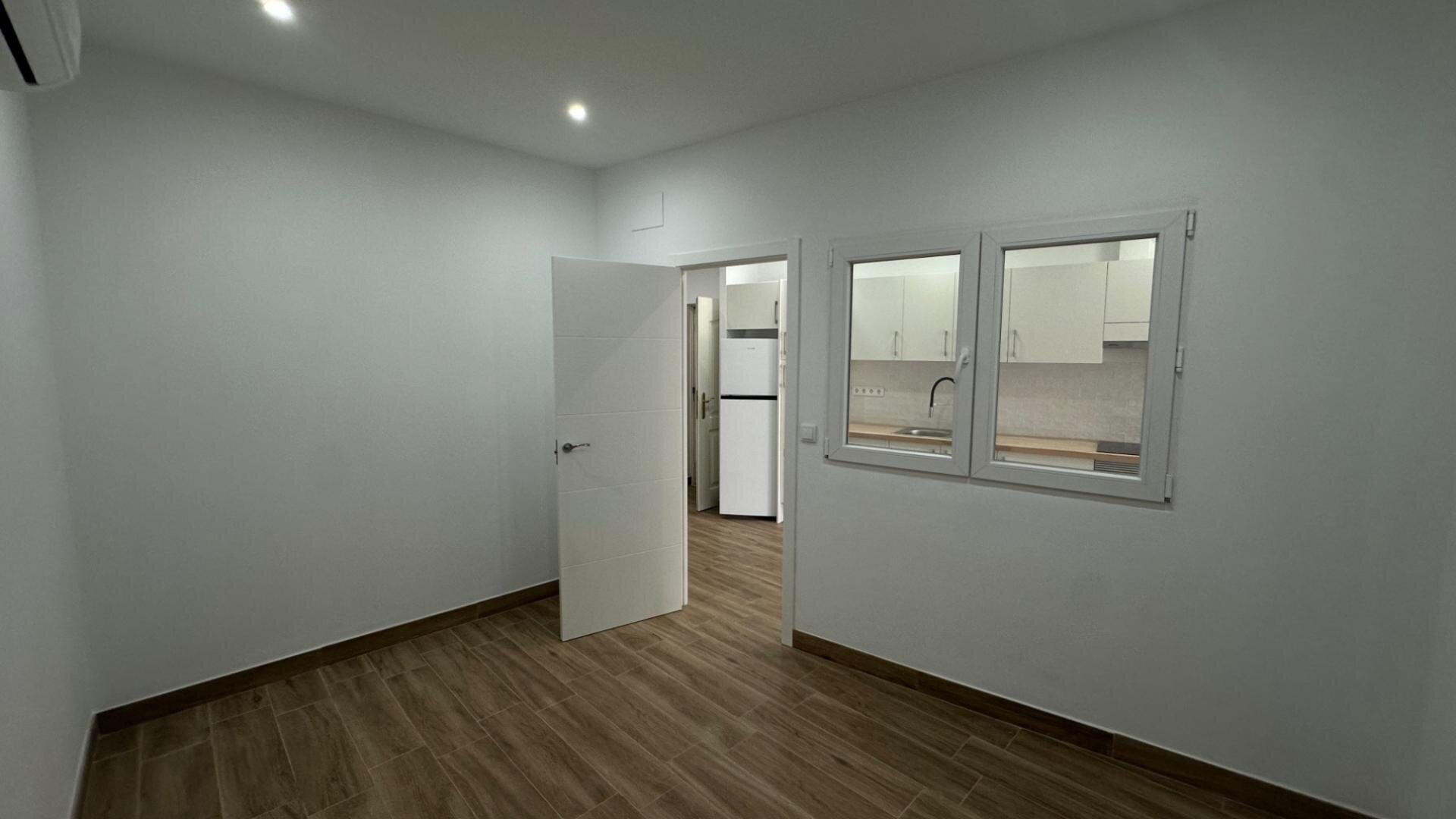 1-Bedroom Apartment in Centro, Torrevieja - Image 17