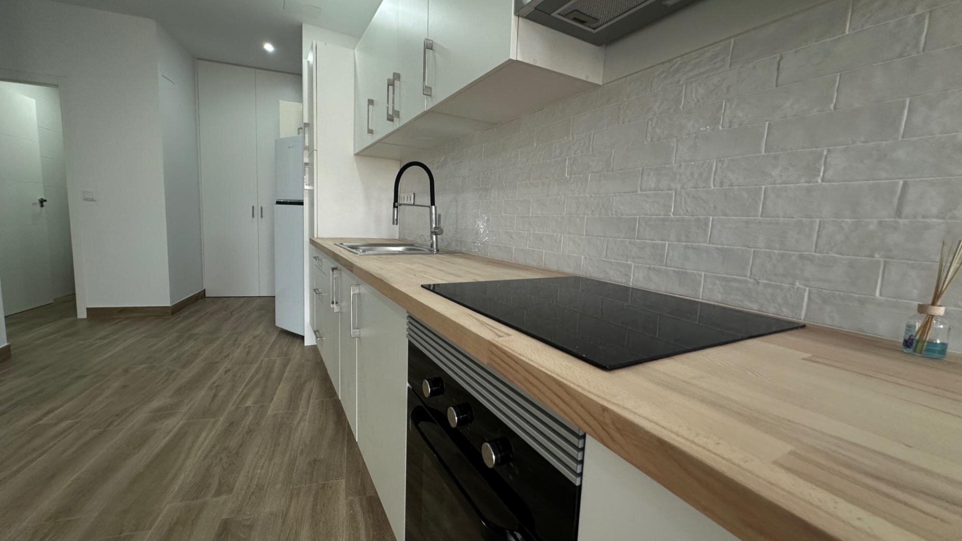 1-Bedroom Apartment in Centro, Torrevieja - Image 4