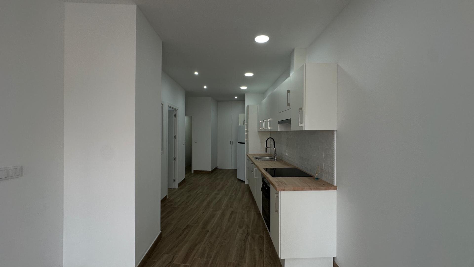1-Bedroom Apartment in Centro, Torrevieja - Image 5