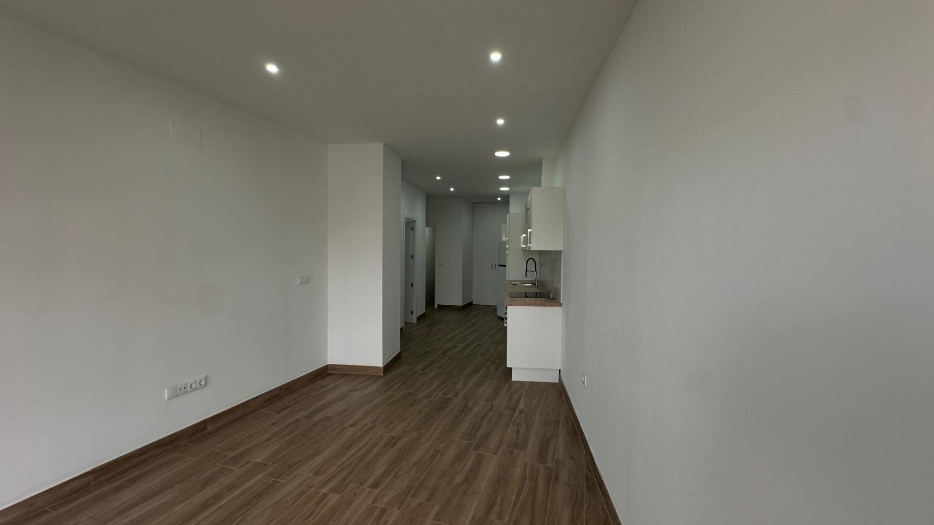 1-Bedroom Apartment in Centro, Torrevieja - Image 6