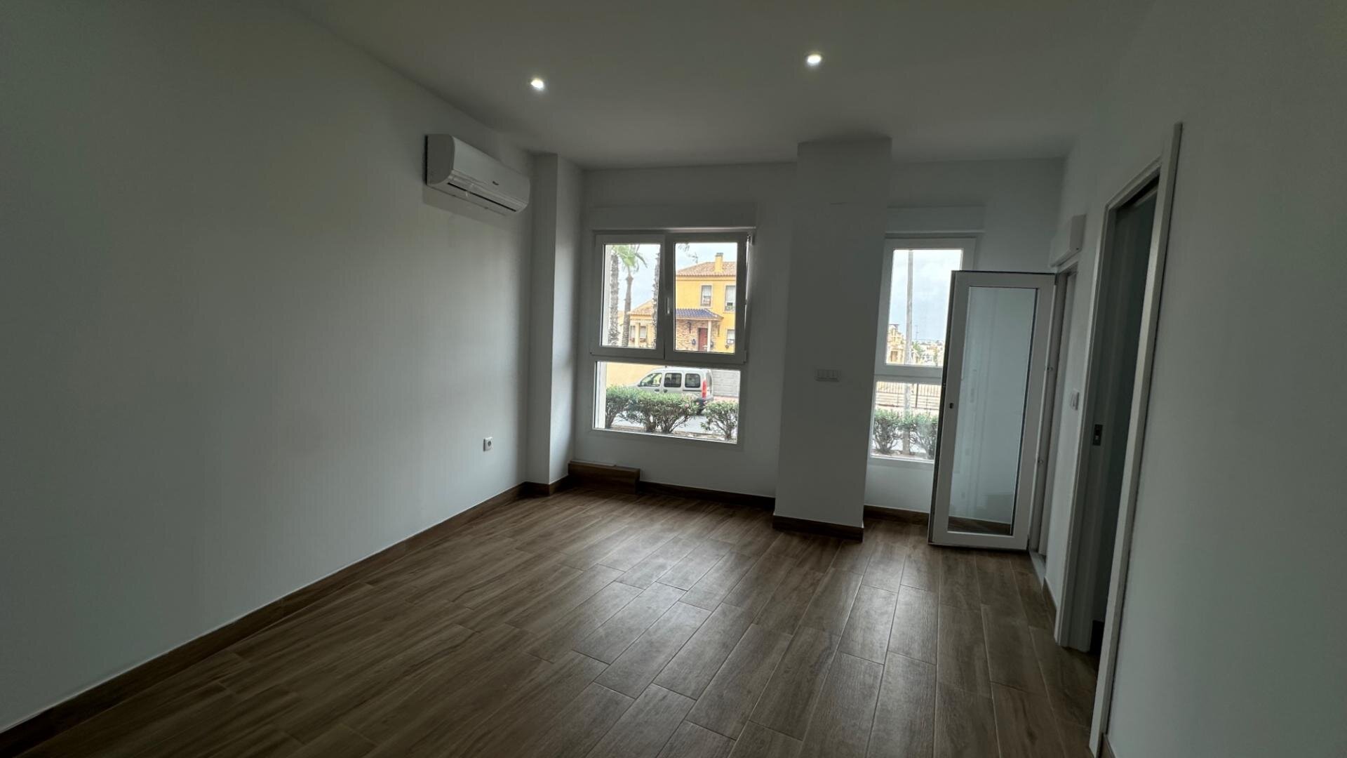1-Bedroom Apartment in Centro, Torrevieja - Image 8