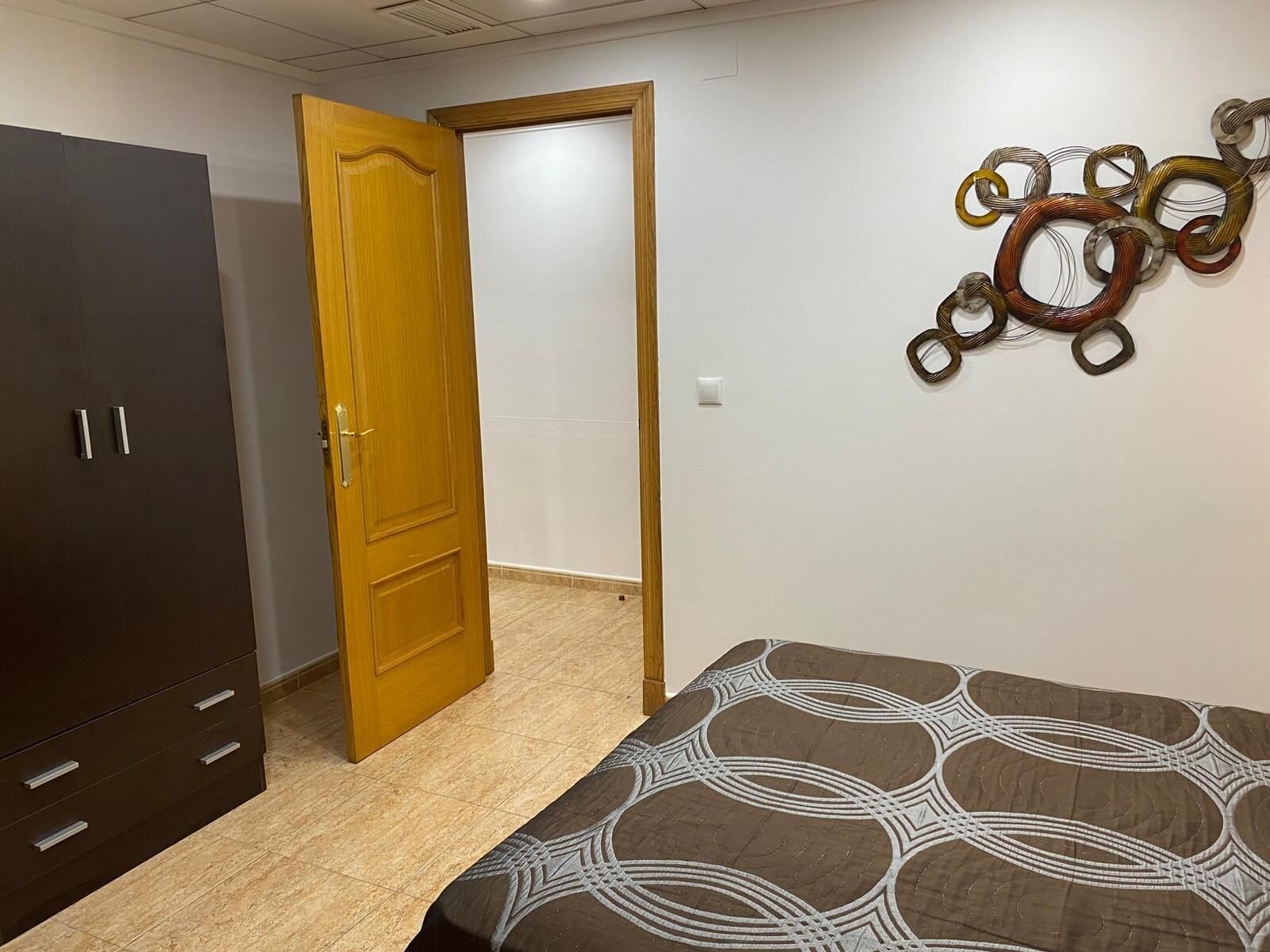 2-Bedroom Apartment in Estacion de Autobuses, Torrevieja - Image 10
