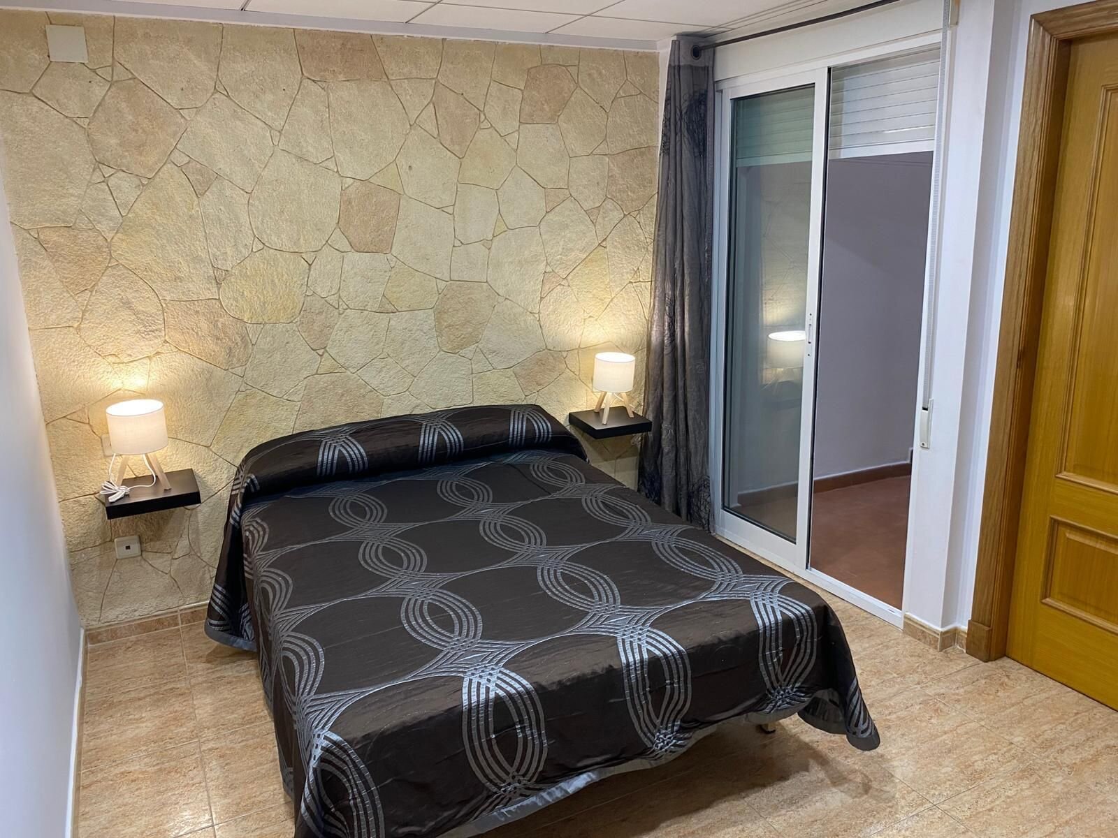 2-Bedroom Apartment in Estacion de Autobuses, Torrevieja - Image 2