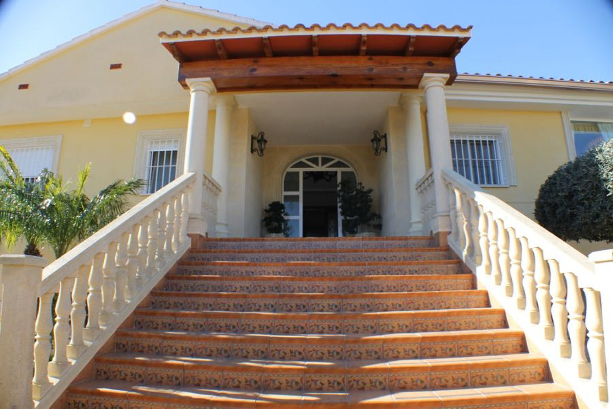 6-Bedroom Detached House in  L'Alfás del Pi | Sunny Casas... - Image 1